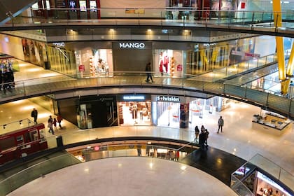 Un ambiente controlado, permite que los visitantes se concentren solamente en apreciar los productos de los escaparates
