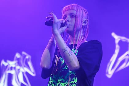 Un amigo de la directora de la serie de Netflix la descubrió mientras tocaba en una disco berlinesa y así empezó todo