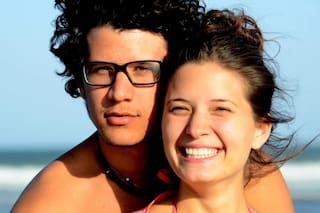 Un mensaje casual, una cirugía a corazón abierto, y un amor que se fortaleció a la distancia