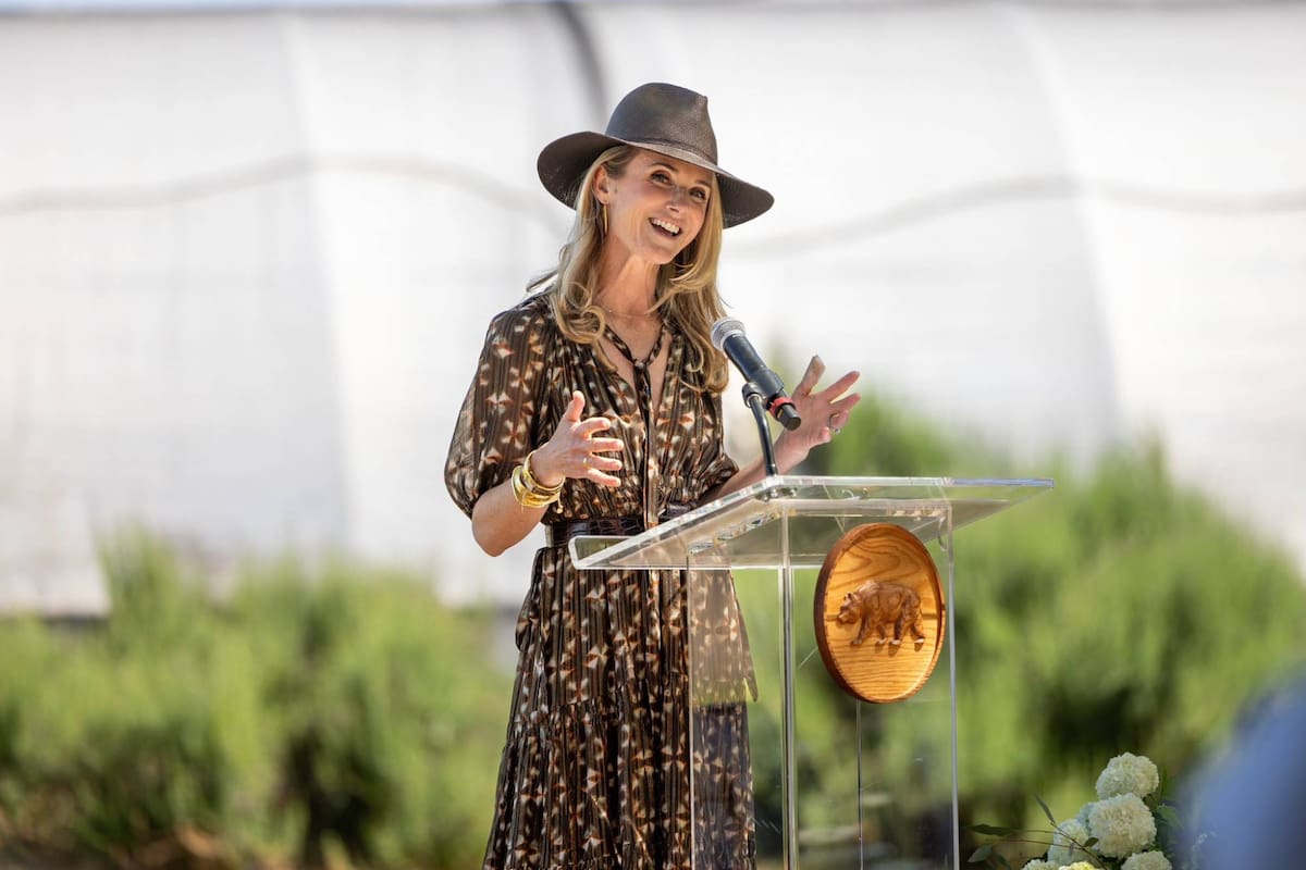 Un análisis del New York Post reveló de cuanto son los ingresos de Jennifer Siebel Newsom y sus posibles conflictos de interés con donantes políticos