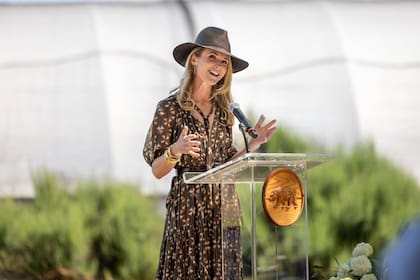 Un análisis del New York Post reveló de cuanto son los ingresos de Jennifer Siebel Newsom y sus posibles conflictos de interés con donantes políticos