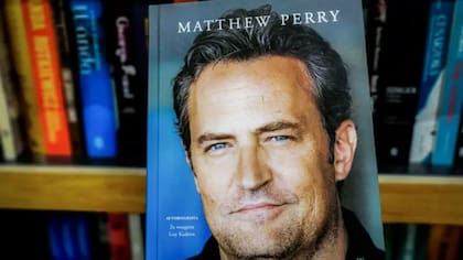 Un año antes de su muerte, Perry presentó su autobiografía, en la que detalló su incesante lucha contra las adicciones