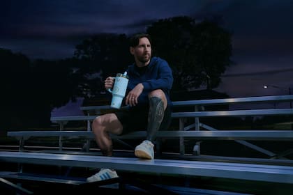 Un año atrás, Stanley presentó una cápsula junto a Lionel Messi