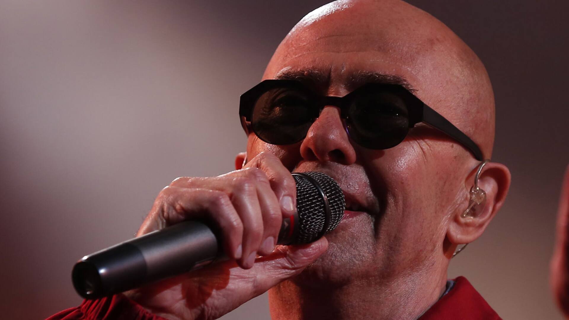Un año después de su último recital, en el que murieron dos personas, el Indio Solari prepara el lanzamiento de un nuevo álbum pero no volverá a los escenarios