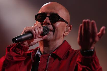 Un año después de su último recital, en el que murieron dos personas, el Indio Solari prepara el lanzamiento de un nuevo álbum pero no volverá a los escenarios