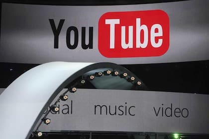 Un anuncio de YouTube durante el lanzamiento de la consola Xbox. El sitio de videos on line busca lanzar su servicio de música por streaming, similar a las propuestas de Spotify y Deezer, entre otros