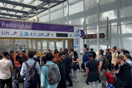 Un apagón interrumpe servicio del metro de Londres durante hora pico