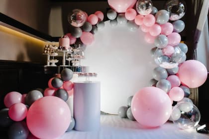 Un arco de globos es muy sencillo de armar, aunque parezca complicado