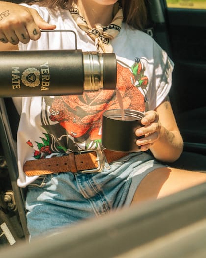 Un argentino comenzó con la tendencia de vender yerba mate en lata en Estados Unidos, donde ganó mayor popularidad debido a los aportes energéticos de la bebida