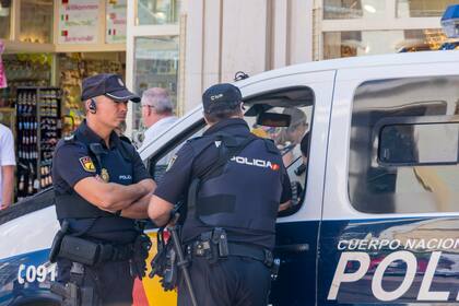 Un argentino de 47 años, entrenador de vóley femenino, fue detenido en Mallorca, España, sospechado de presuntos abusos sexuales a su hija, su nuera y su cuñada