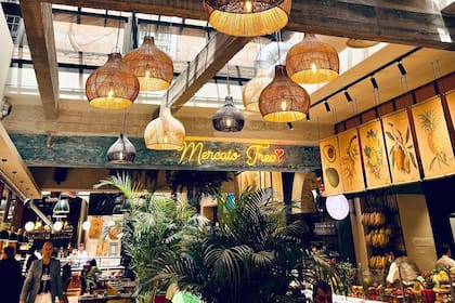 Un argentino es el impulsor del primer "mercado" de comidas en el centro histórico de Roma.