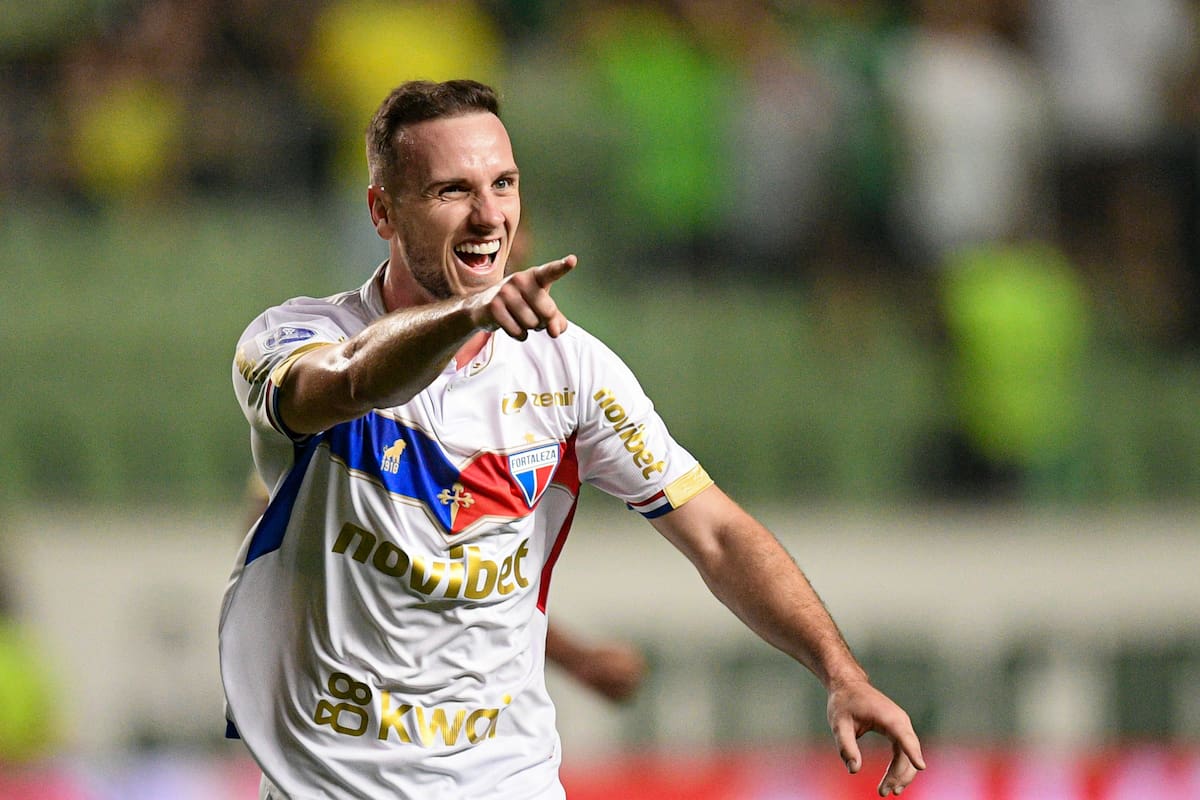 Un argentino feliz en Brasil: Tomás Pochettino con la camiseta de Fortaleza, de la Serie A de ese país