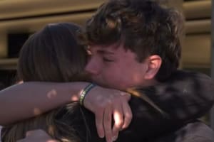Un argentino se reencontró con su mamá en el aeropuerto internacional de Ezeiza