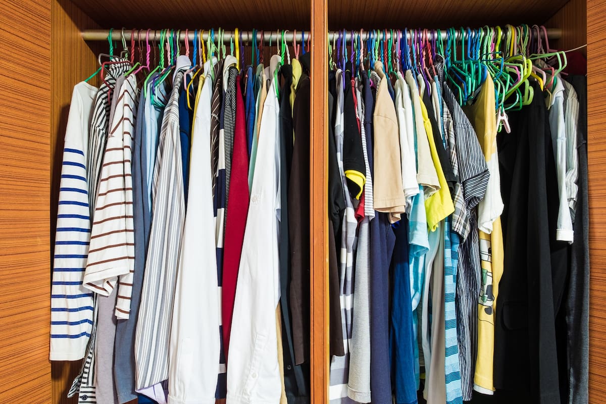 Un armario repleto seguro tiene cosas que no usás hace un año