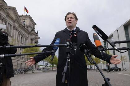 Un asistente del eurodiputado Maximilian Krah ha sido detenido señalado de espiar para Pekín y el propio legislador ha sido acusado de tener nexos con la inteligencia rusa