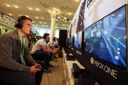 Los asistentes a la Gamescom pueden probar juegos en consolas como la Xbox One