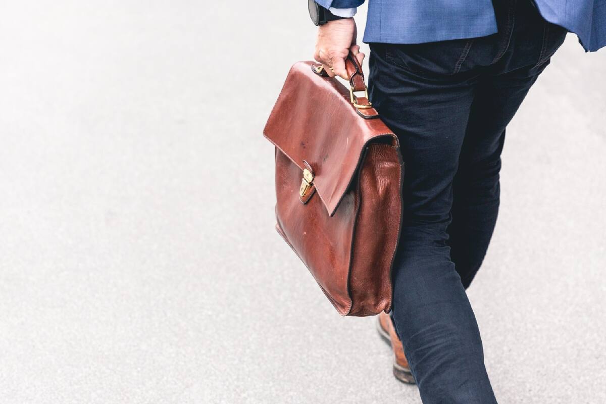 Un aspirante a un trabajo fue descubierto en una desagradable situación; cuando lo entrevistaron, le mostraron la evidencia