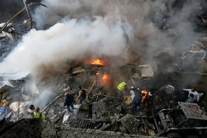 Un ataque aéreo israelí impactó contra un edificio en Beirut, Líbano, el miércoles 8 de abril de 2026 (AP /Bilal Hussein)