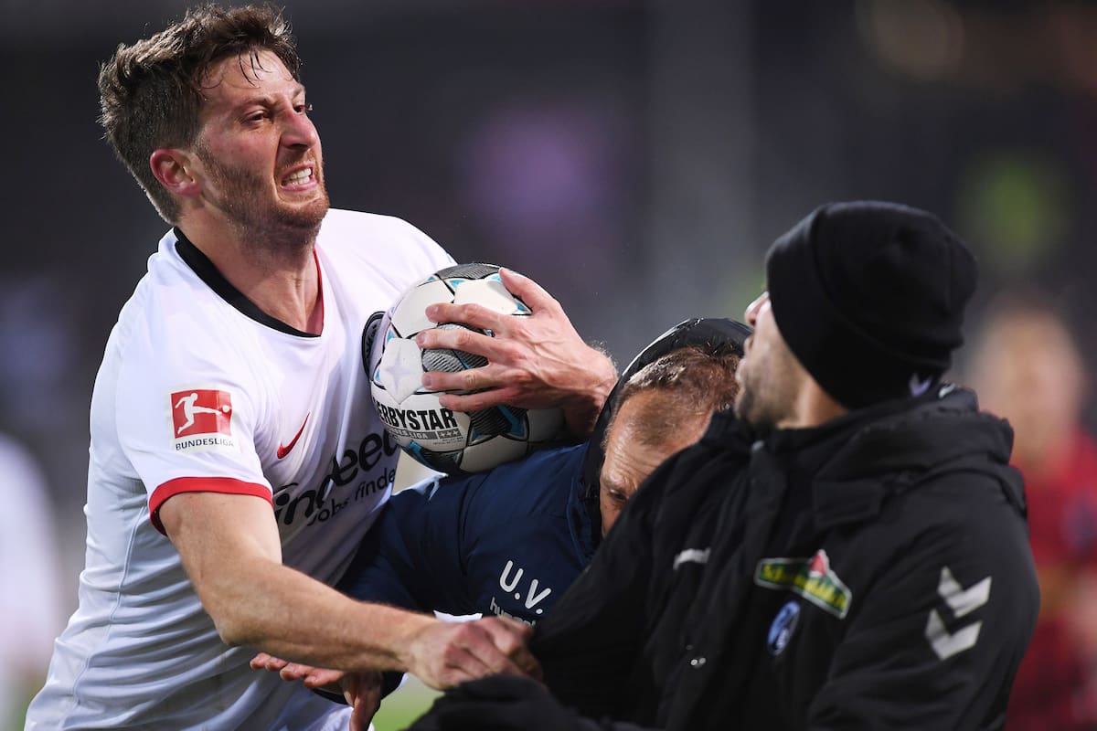 Un ataque de furia de David Abraham, en la derrota de Frankfurt por 1-0 ante Friburgo