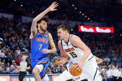 Un atractivo mano a mano entre Nikola Jokic, dos veces MVP de la temporada, y el creciente Chet Holmgren propone la NBA para esta noche, en Denver Nuggets vs. Oklahoma City Thunder.