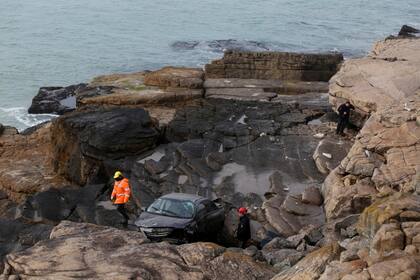 Un auto cayo por la barranca de playa chica.
Mar del Plata 15 de Agosto 2021.
