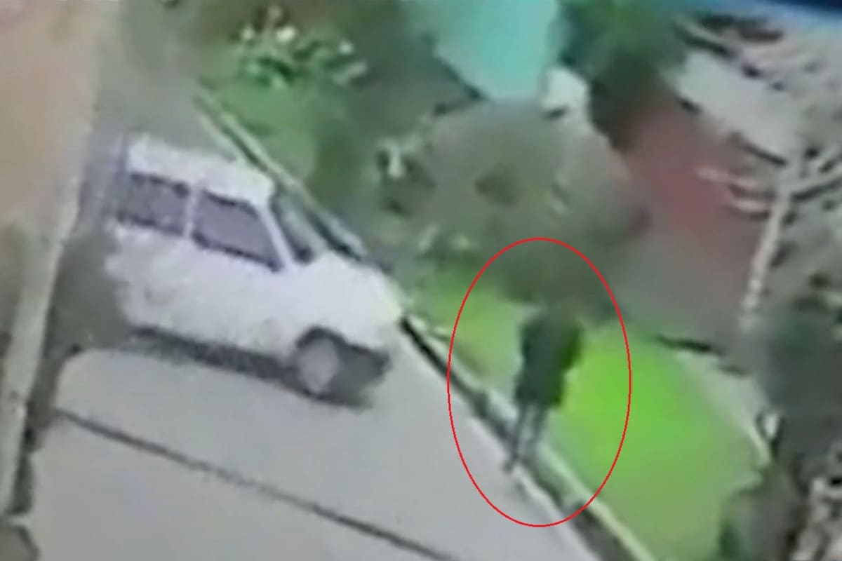 Un auto chocó a una mujer en Castelar