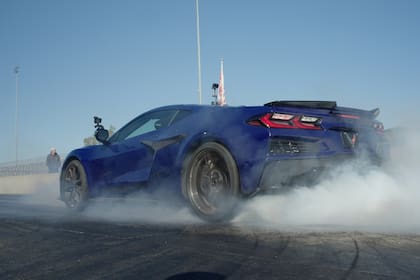 Un auto de producción rompió el récord del cuarto de milla costando diez veces menos que un hiperdeportivo