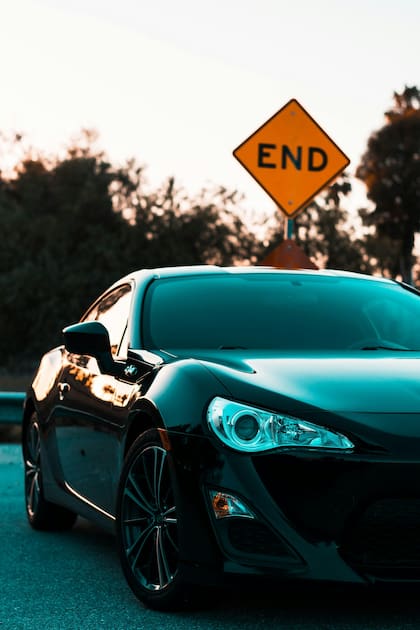 Un auto híbrido es un vehículo impulsado por dos motores que pueden ser de distinta naturaleza: por ejemplo, un motor de combustión interna y un motor eléctrico