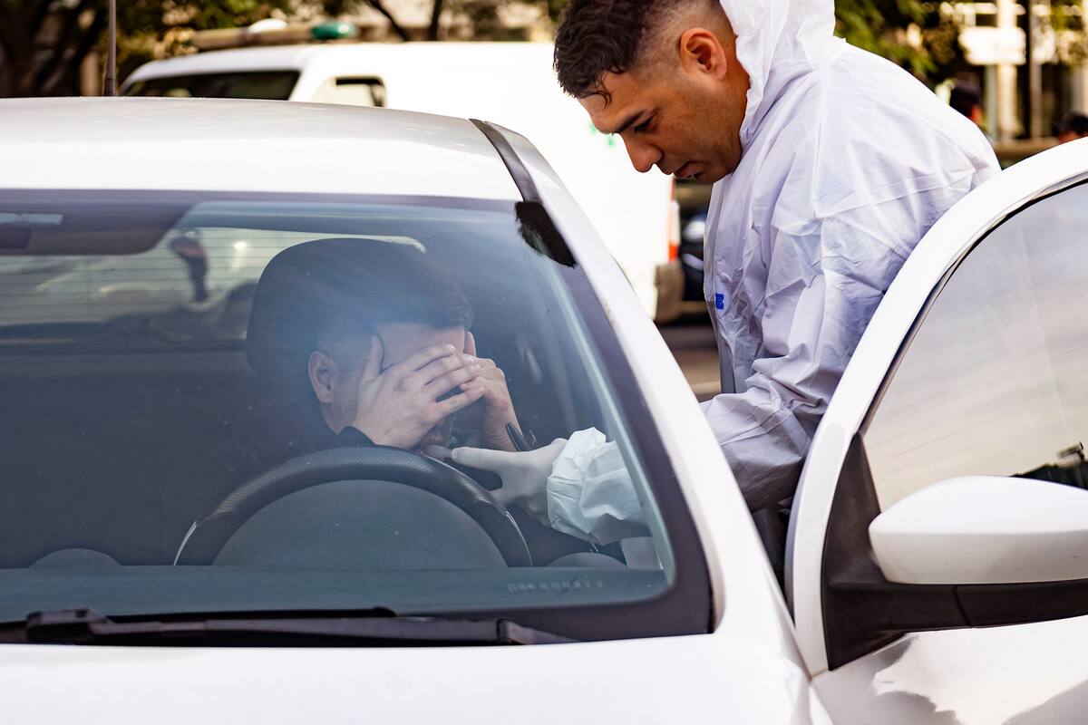Un automovilista alcoholizado, que se quedó dormido mientras manejaba, provocó un choque en cadena en plena avenida 9 de Julio