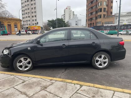 Un automovilista atropelló a dos barrenderas que trabajaban en la Plaza Moreno, en pleno centro de La Plata