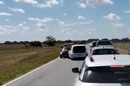 Un automovilista se pasó al carril contramano para evitar una fila y chocó con un auto que venía de frente, en la ruta 41