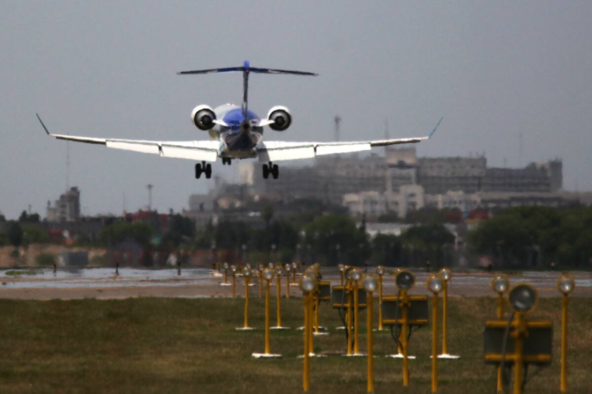 Un avión aterriza en Ezeiza