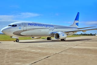 El Gobierno empezó a negociar para vender acciones de Aerolíneas Argentinas