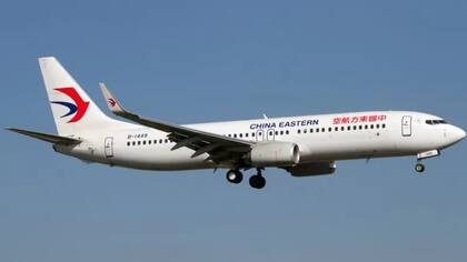 Un avión como el de esta foto de archivo de un jet Boeing 737 de la aerolínea China Eastern se estrelló con 133 personas a bordo