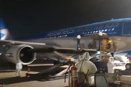 Un avión de Aerolíneas en el aeropuerto de Beijing este sábado