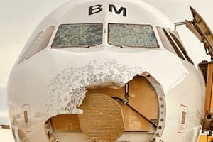 Un avión de Austrian Airlines sufrió lesiones tras atravesar una tormenta de granizo (Foto: @exithamster)