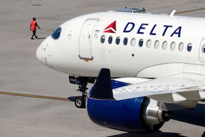 Un avión de Delta Air Lines se prepara para despegar, el viernes 19 de julio de 2024, en el Aeropuerto Internacional Logan, en Boston