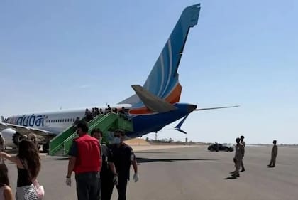 Un avión de Flydubai aterrizó de emergencia en Arabia Saudita tras un incidente entre los pilotos
