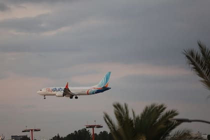 Un avión de flydubai con pasajeros israelíes a bordo, que previamente habían viajado en otro avión de flydubai que realizó un aterrizaje de emergencia en Arabia Saudí,