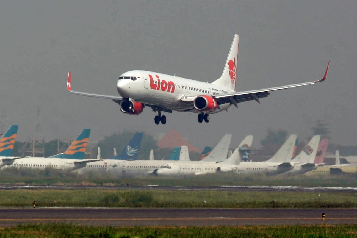 Un avión de la aerolínea Lion Air desapareció después de haber despegado de Jakarta con destino a la isla de Sumatra