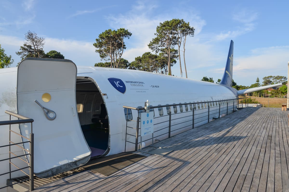 Un avión de la exaerolínea de bandera Pluna convertido en sala de ciencias
