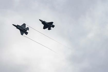 Un avión de las fuerzas norteamericanas se prepara para aterrizar en Rumania. (Photo by Ali Stewart / US Department of Defense / AFP) / RESTRICTED TO EDITORIAL USE - MANDATORY CREDIT "AFP PHOTO / US Air Force / Senior Airman Ali Stewart" - NO MARKETING NO ADVERTISING CAMPAIGNS - DISTRIBUTED AS A SERVICE TO CLIENTS