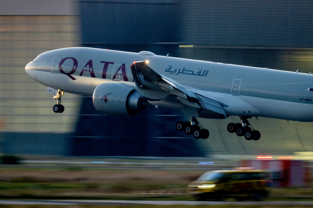 Un avión de Qatar Airways aterriza en el aeropuerto de Fráncfort, Alemania, el 25 de septiembre de 2023.