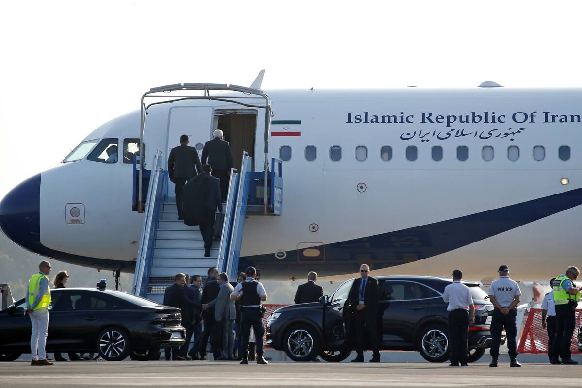 Un avión del gobierno iraní se vio en la pista del aeropuerto de Biarritz en Anglet durante la cumbre del G7 en Biarritz, Francia