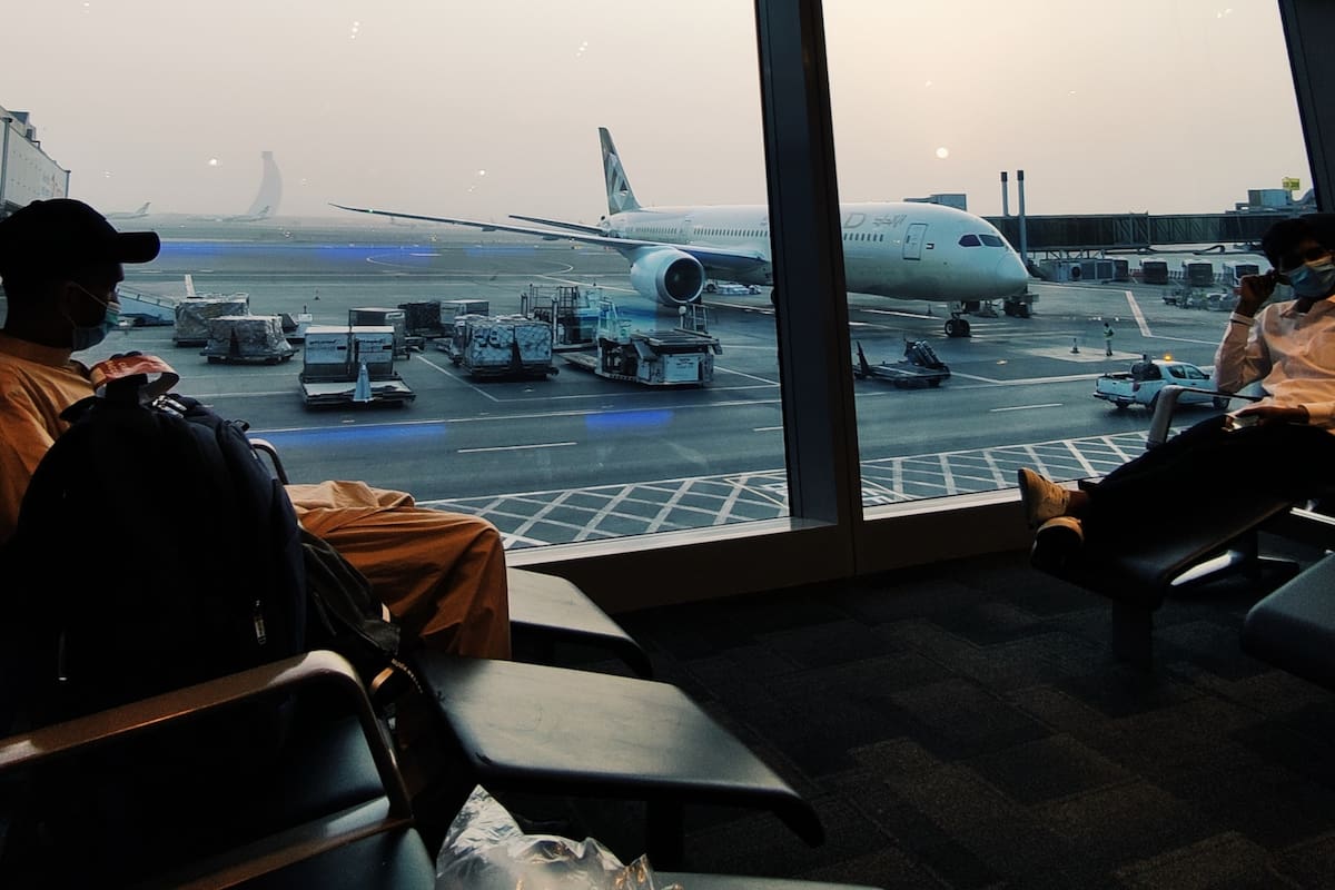 Un azafato dio recomendaciones clave sobre qué comer antes de un vuelo