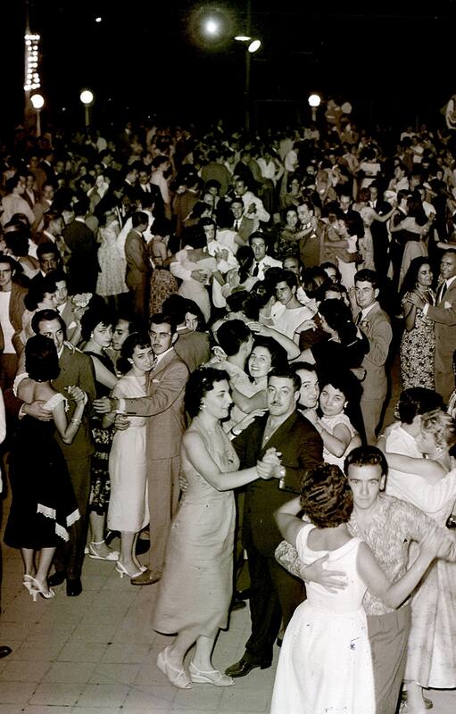 Un baile de carnaval, en la década de 1950