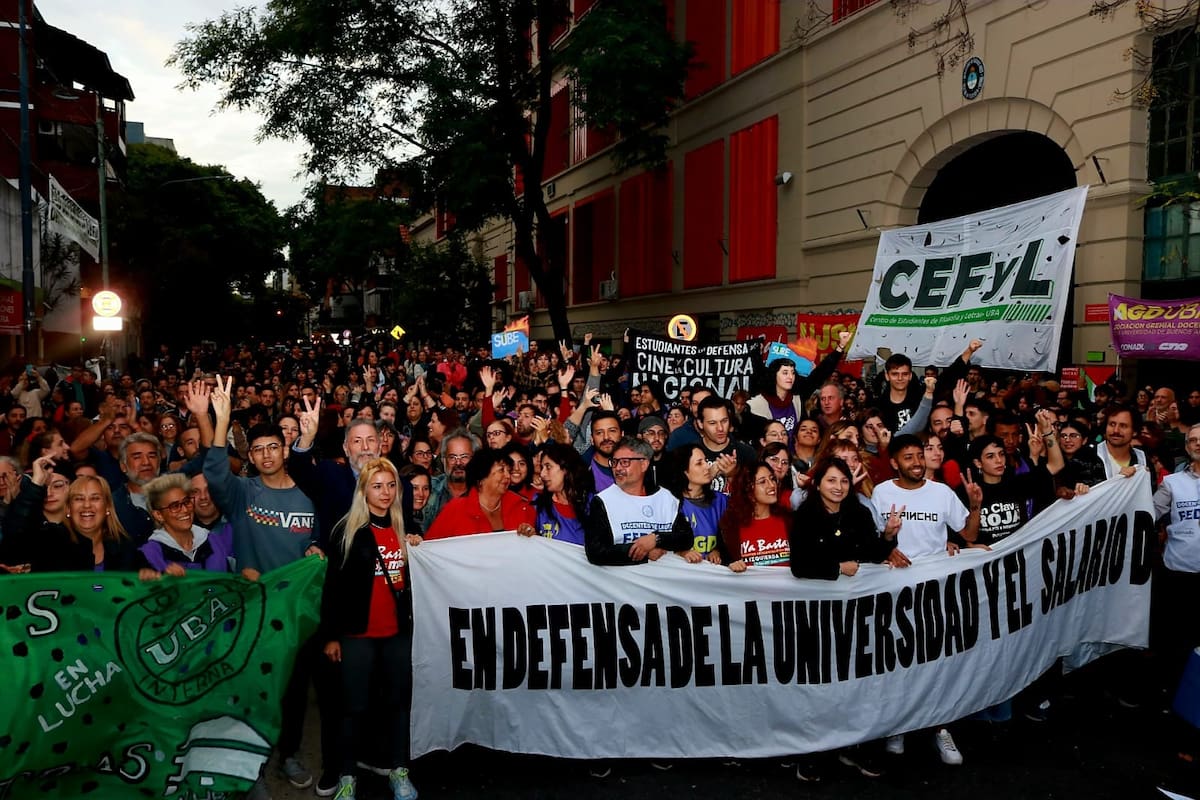 Un banderazo realizado la semana pasada en la Facultad de Filosofía y Letras de la UBA