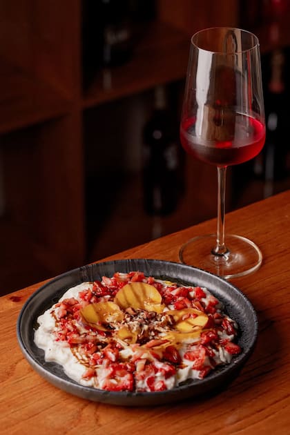 Un bar de vinos moderno