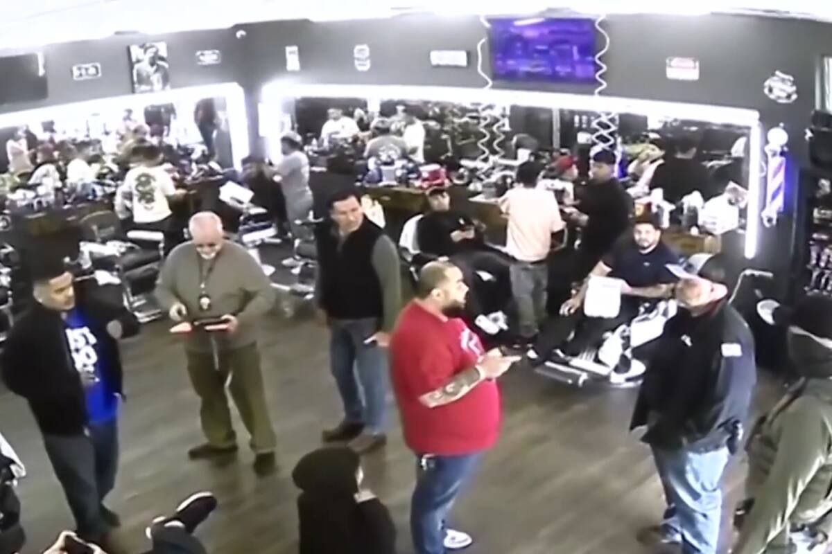 Un barbero de Texas defendió su negocio frente a una inminente redada del ICE