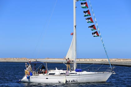 Un barco que forma parte de la Flotilla Global Sumud a Gaza para entregar ayuda pese al bloqueo israelí sobre el territorio palestino, en el puerto tunecino de Bizerte, el sábado 13 de septiembre de 2025. (AP Foto/Anis Mili)